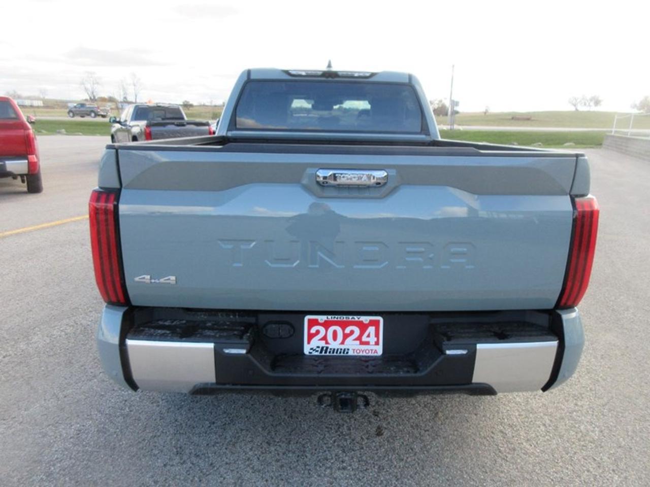 2024 Toyota Tundra Limited CREW MAX Photo3