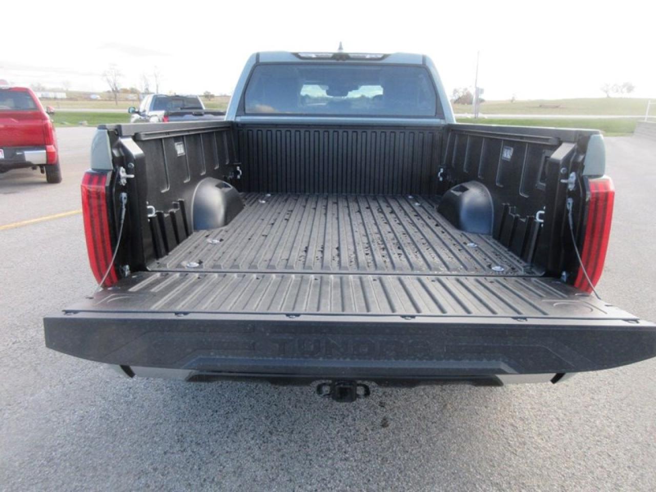 2024 Toyota Tundra Limited CREW MAX Photo4