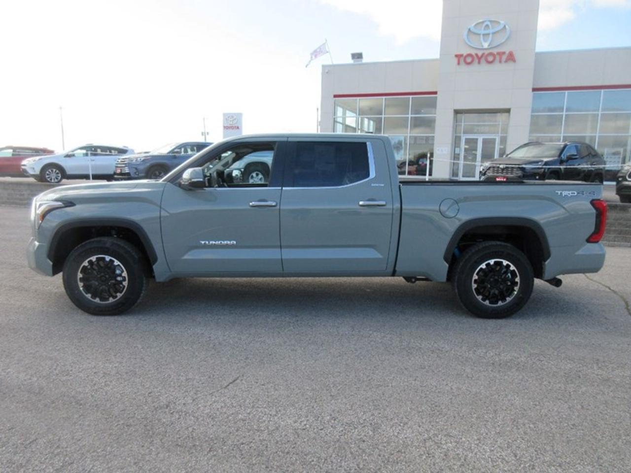 2024 Toyota Tundra Limited CREW MAX Photo