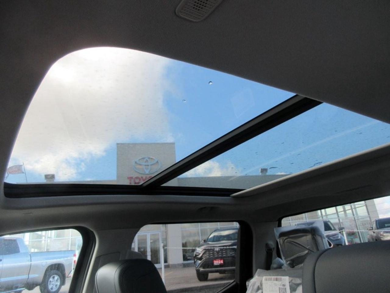 2024 Toyota Tundra Limited CREW MAX Photo