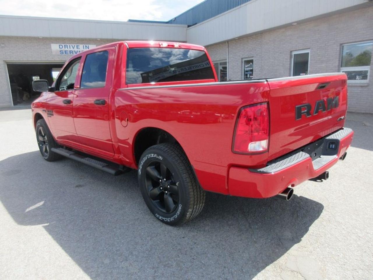 2022 RAM 1500 Classic NIGHT EDITION CREW CAB Photo5