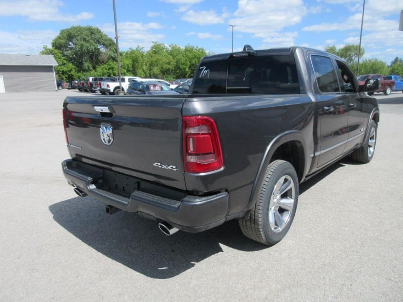 2022 RAM 1500 Limited Crew Cab Photo3