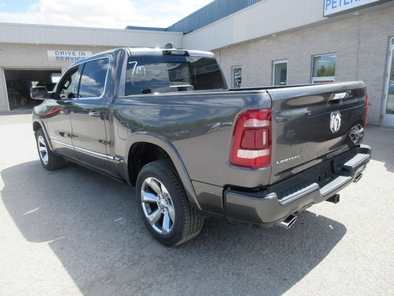 2022 RAM 1500 Limited Crew Cab Photo5