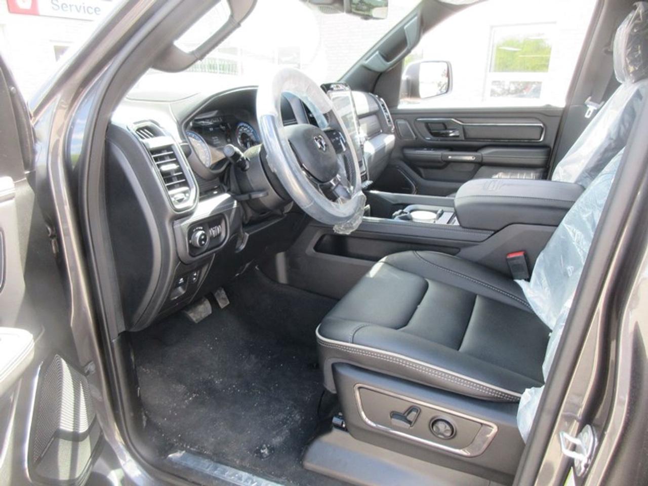2022 RAM 1500 Limited Crew Cab Photo