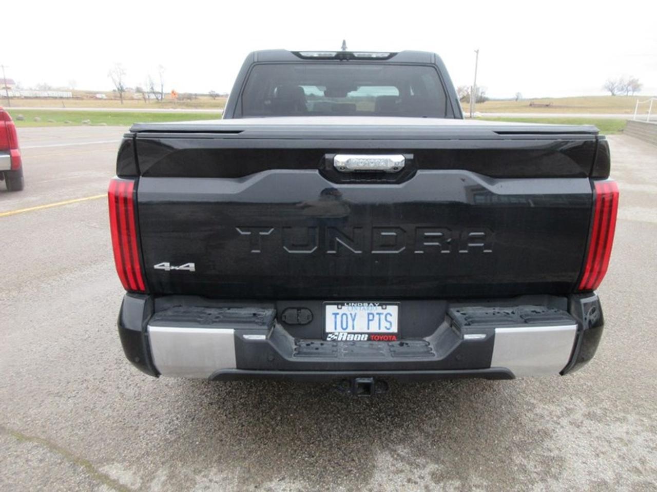 2023 Toyota Tundra Limited CREW MAX Photo3