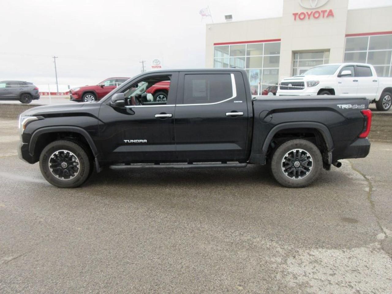 2023 Toyota Tundra Limited CREW MAX Photo5