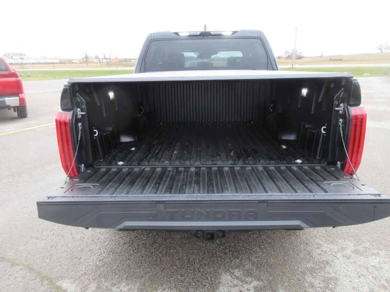 2023 Toyota Tundra Limited CREW MAX Photo4