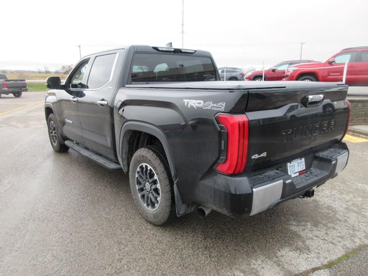 2023 Toyota Tundra Limited CREW MAX Photo2