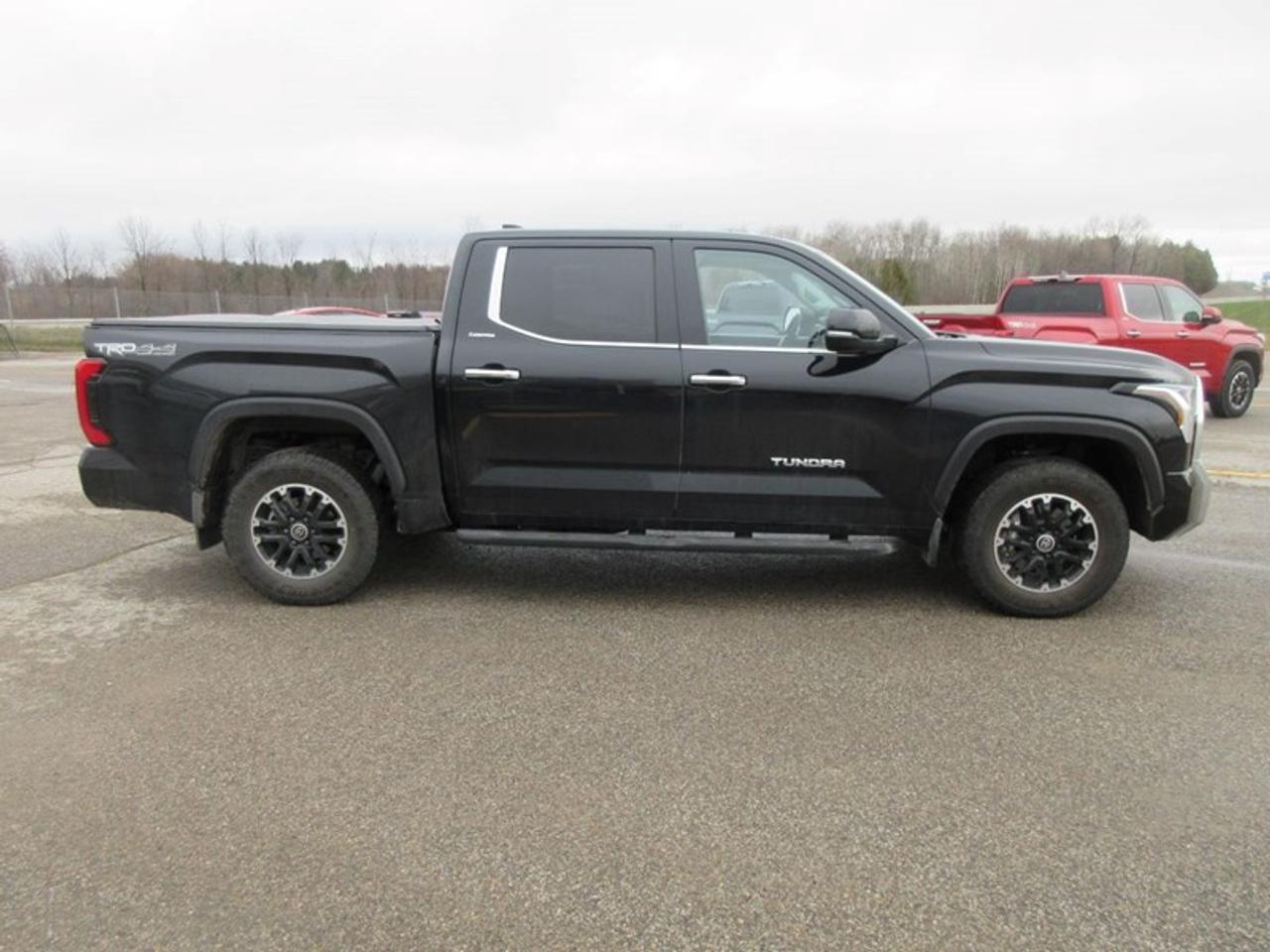 2023 Toyota Tundra Limited CREW MAX Photo