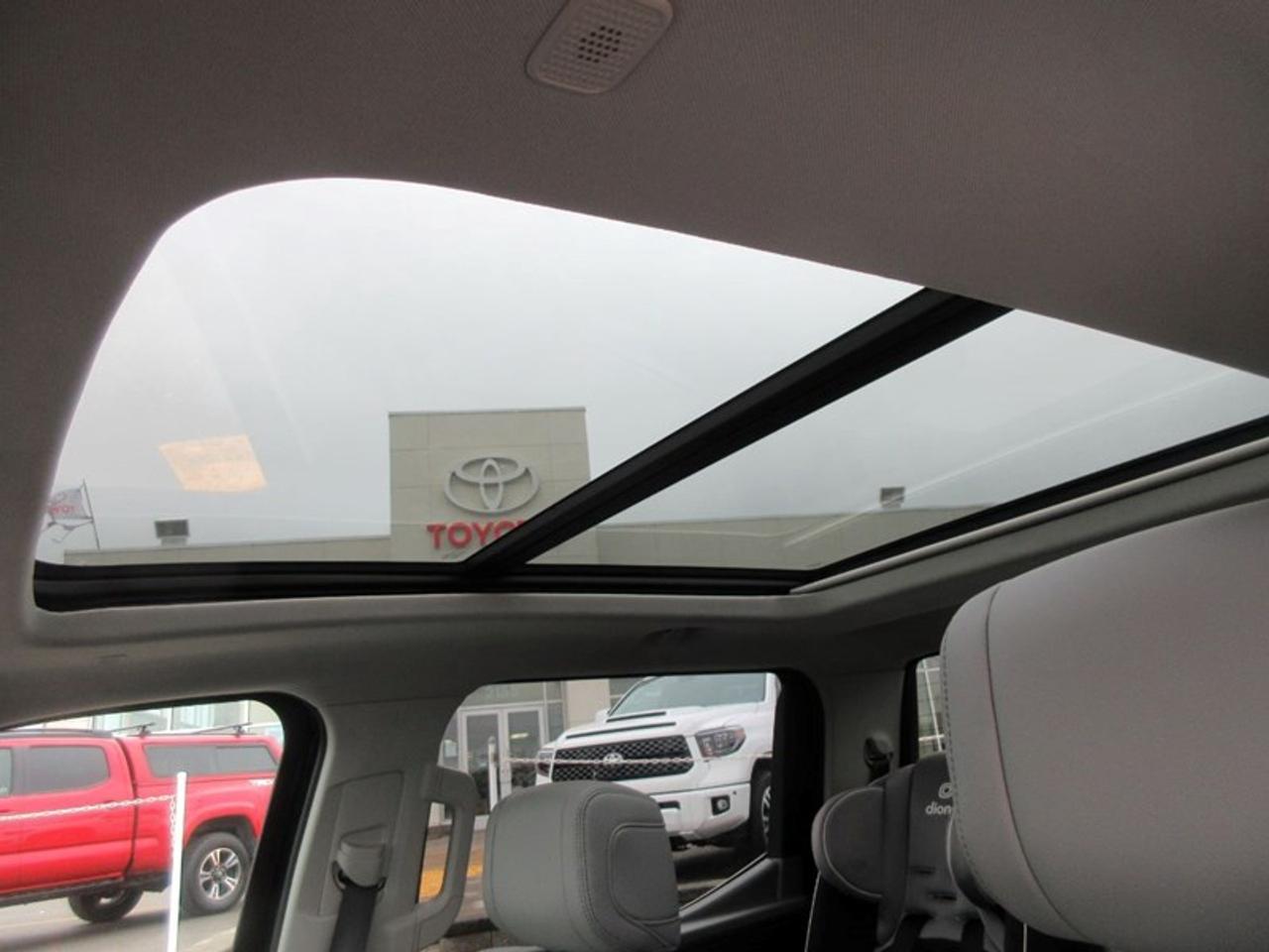 2023 Toyota Tundra Limited CREW MAX Photo