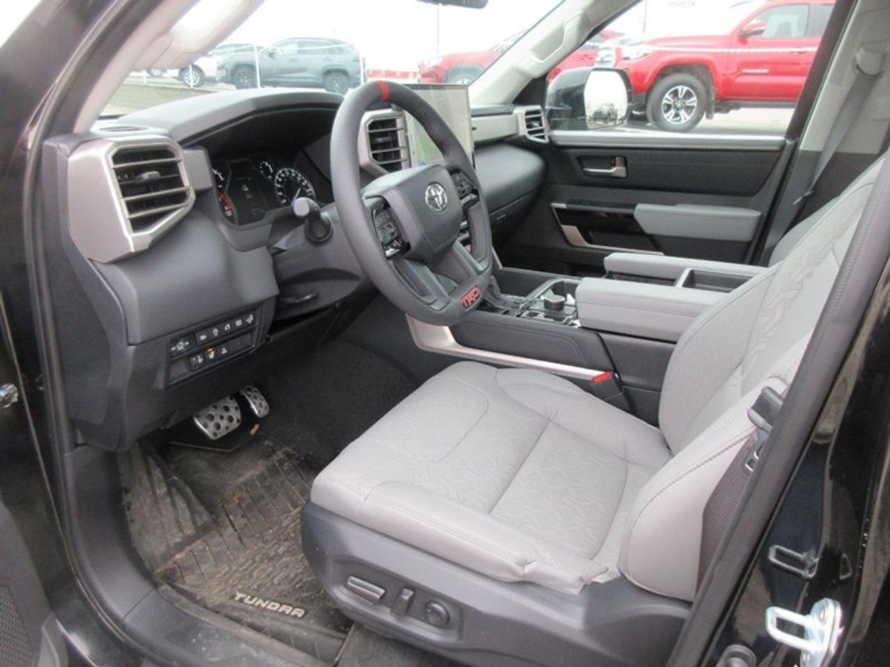 2023 Toyota Tundra Limited CREW MAX Photo