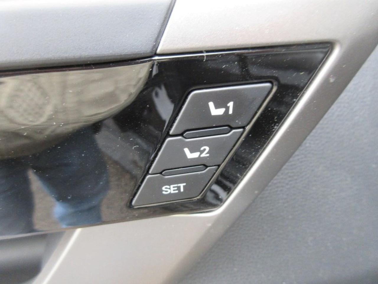 2023 Toyota Tundra Limited CREW MAX Photo