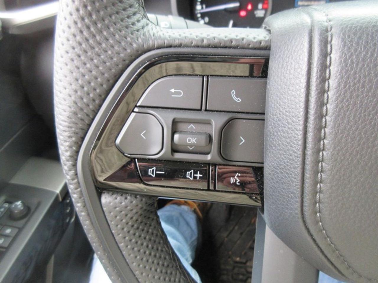 2023 Toyota Tundra Limited CREW MAX Photo