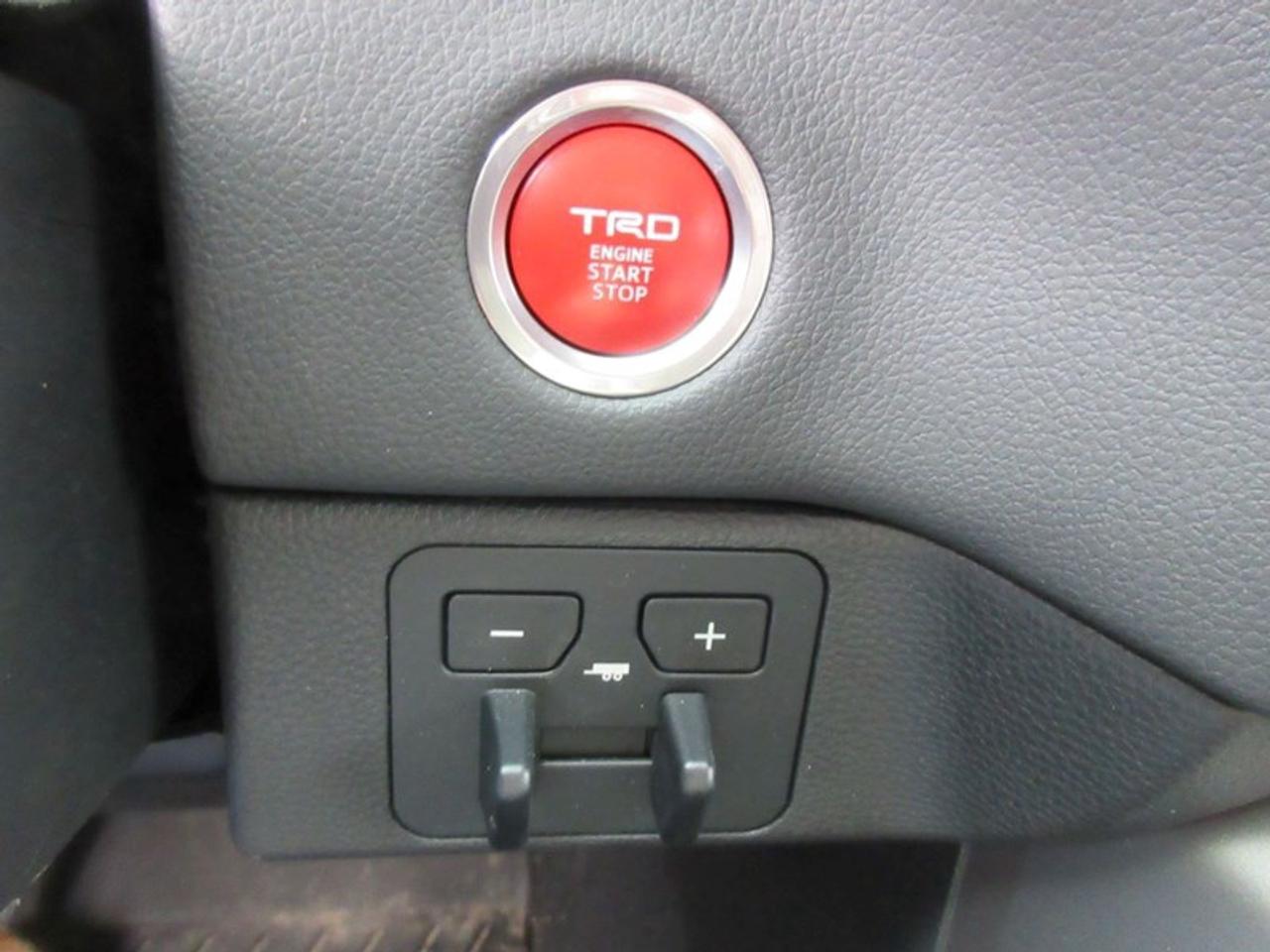 2023 Toyota Tundra Limited CREW MAX Photo