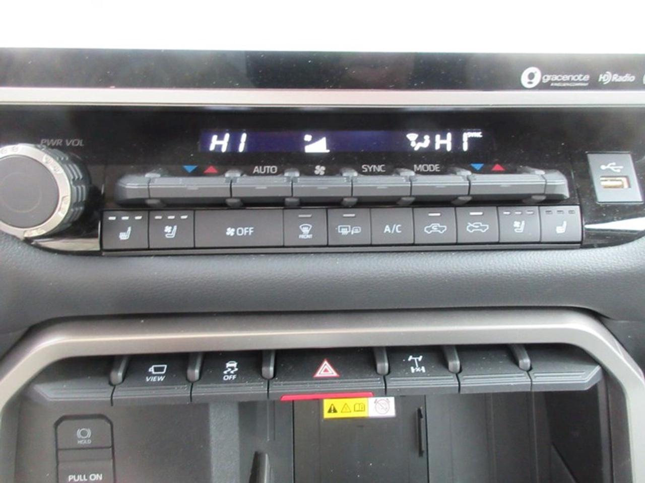 2023 Toyota Tundra Limited CREW MAX Photo