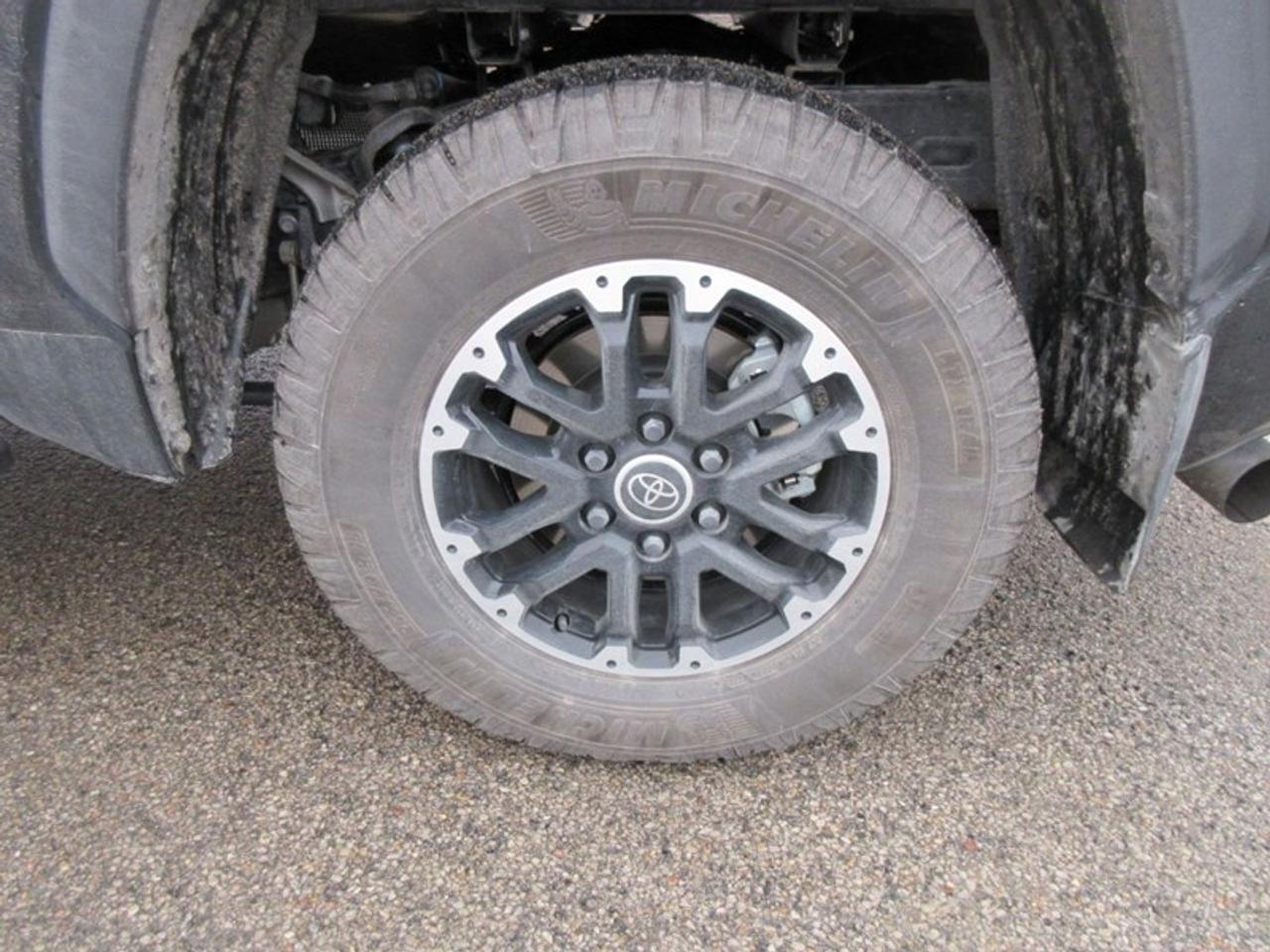 2023 Toyota Tundra Limited CREW MAX Photo