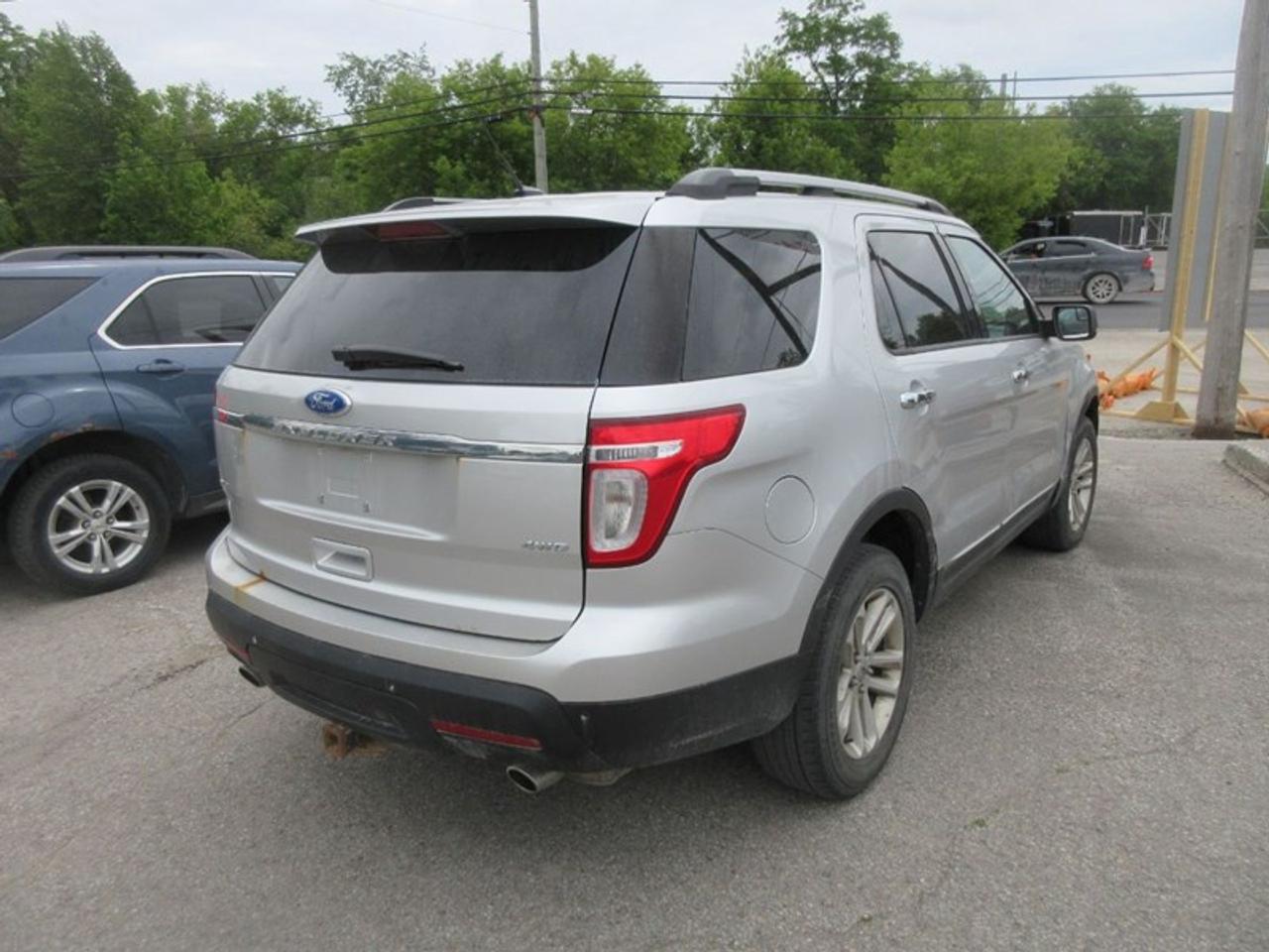 2011 Ford Explorer XLT Photo2