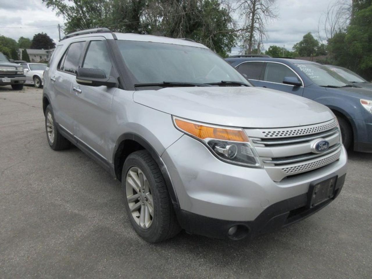 2011 Ford Explorer XLT Photo3