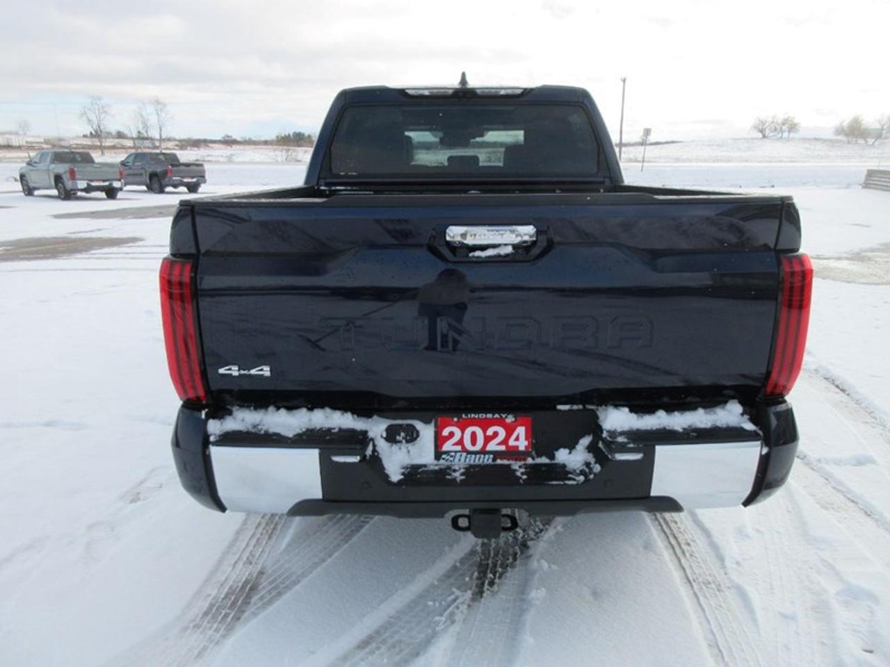 2024 Toyota Tundra Limited CREW MAX Photo3