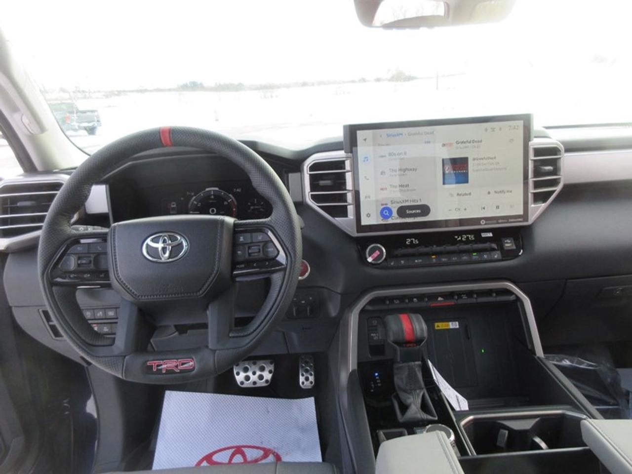 2024 Toyota Tundra Limited CREW MAX Photo