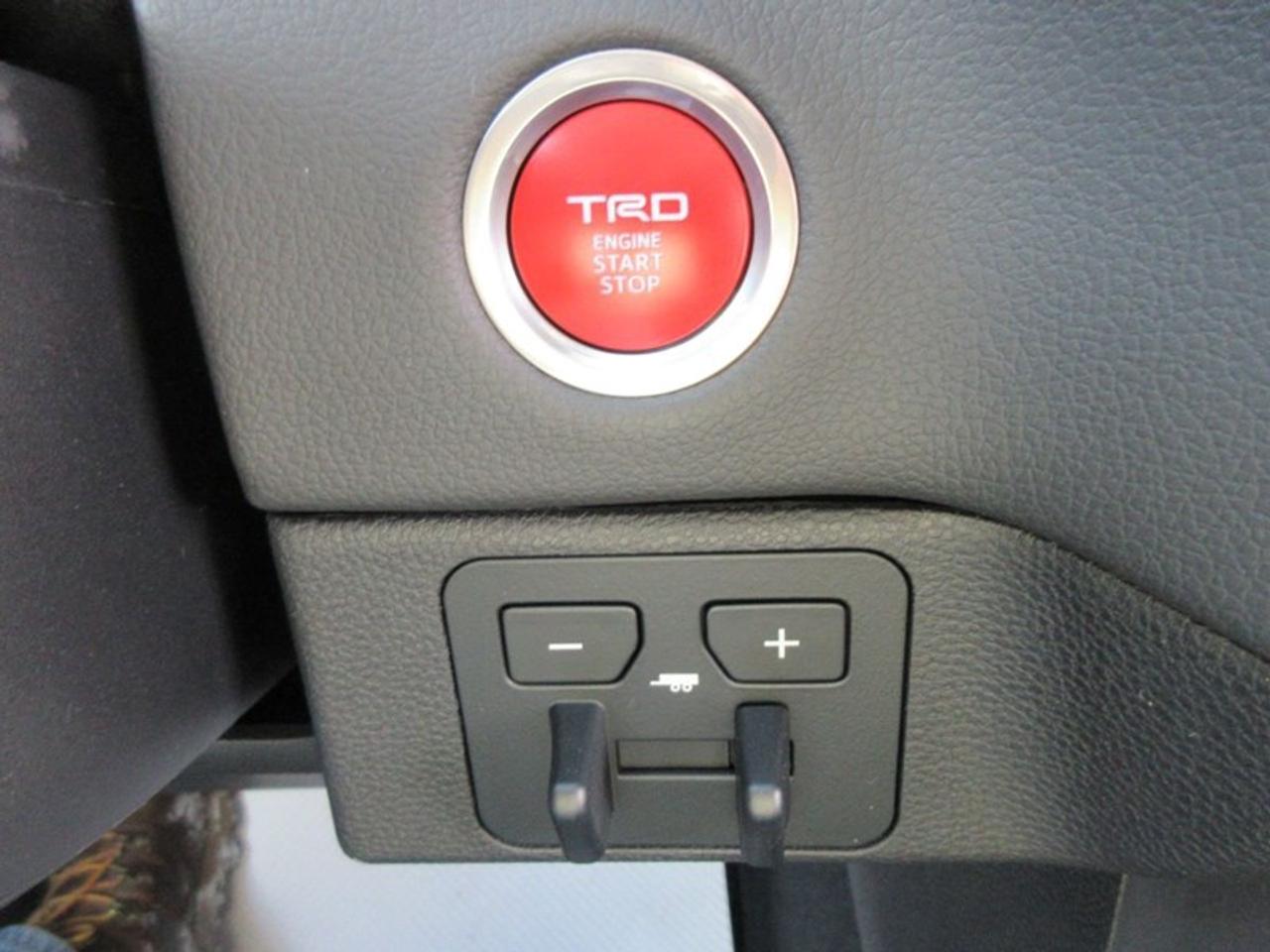 2024 Toyota Tundra Limited CREW MAX Photo