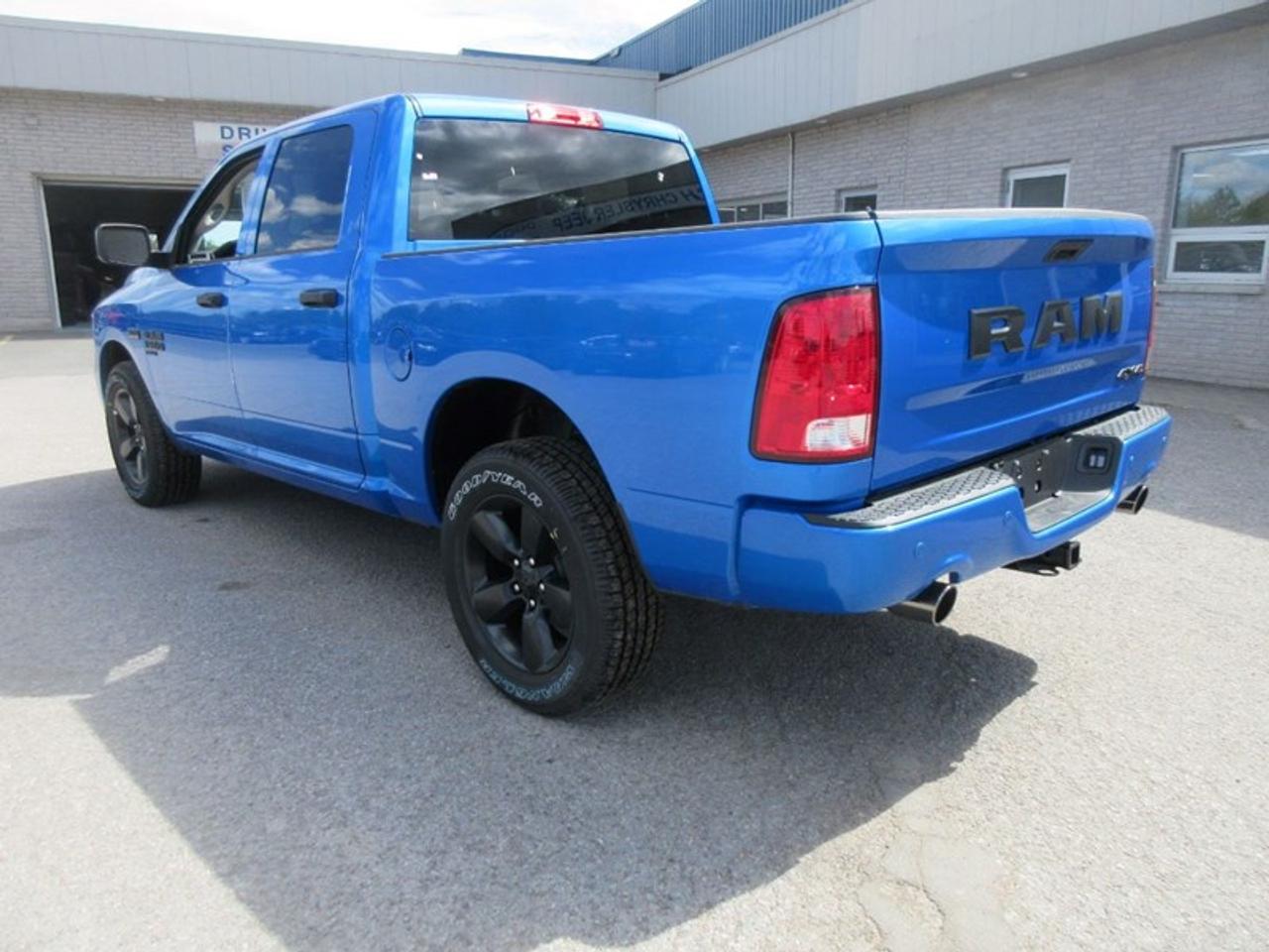 2022 RAM 1500 Classic NIGHT EDITION CREW CAB Photo1