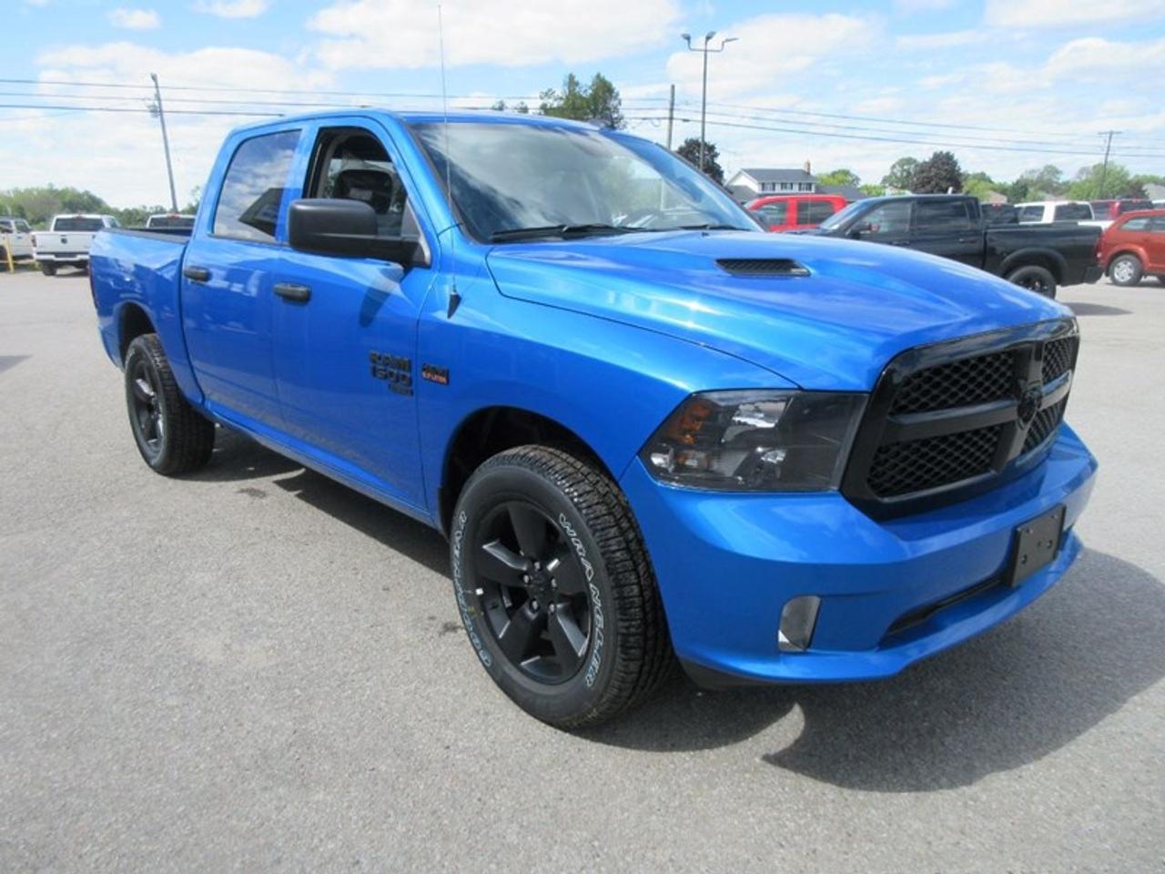 2022 RAM 1500 Classic NIGHT EDITION CREW CAB Photo3