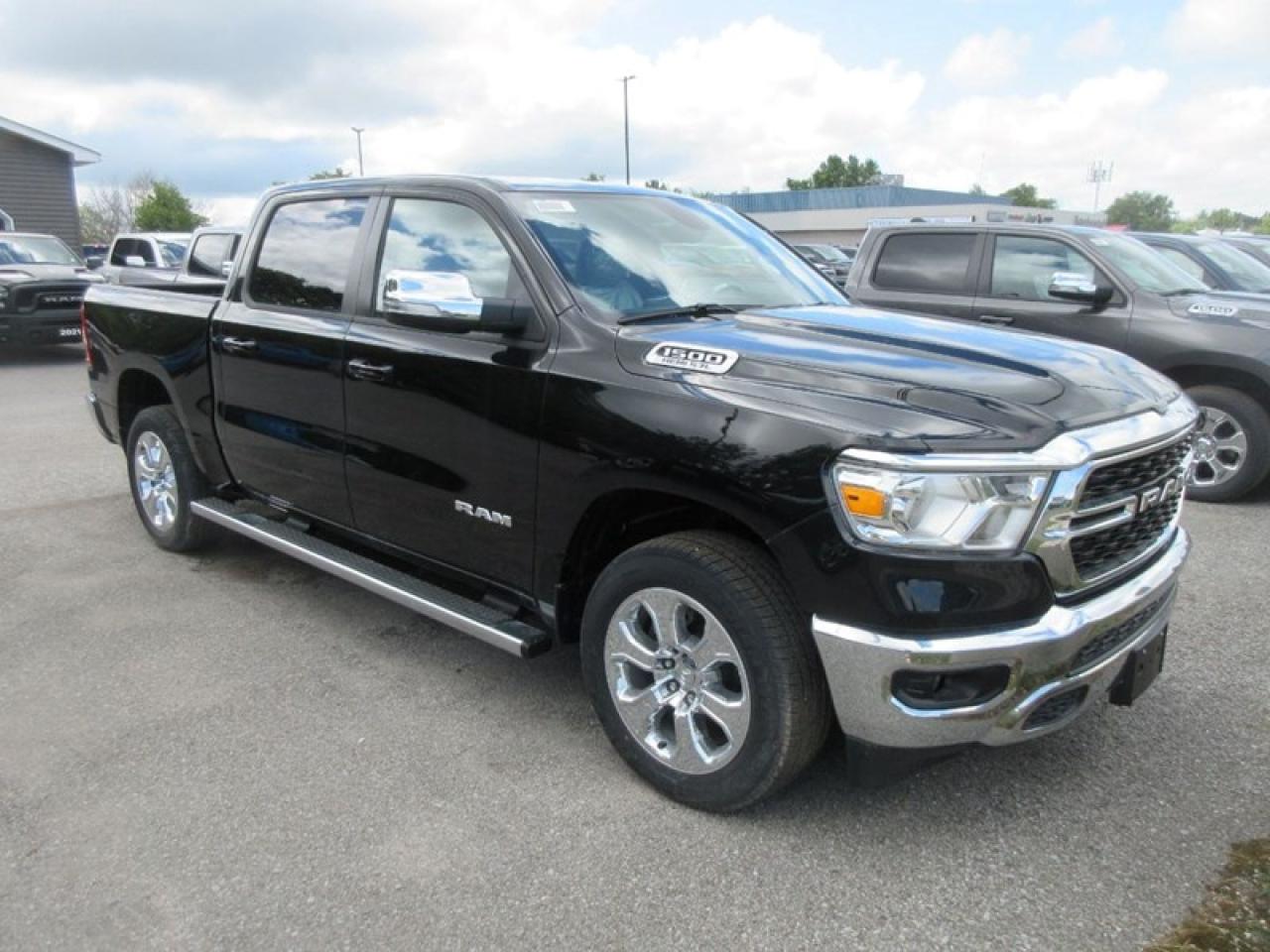 2022 RAM 1500 Crew Cab Big Horn 4X4 Photo3