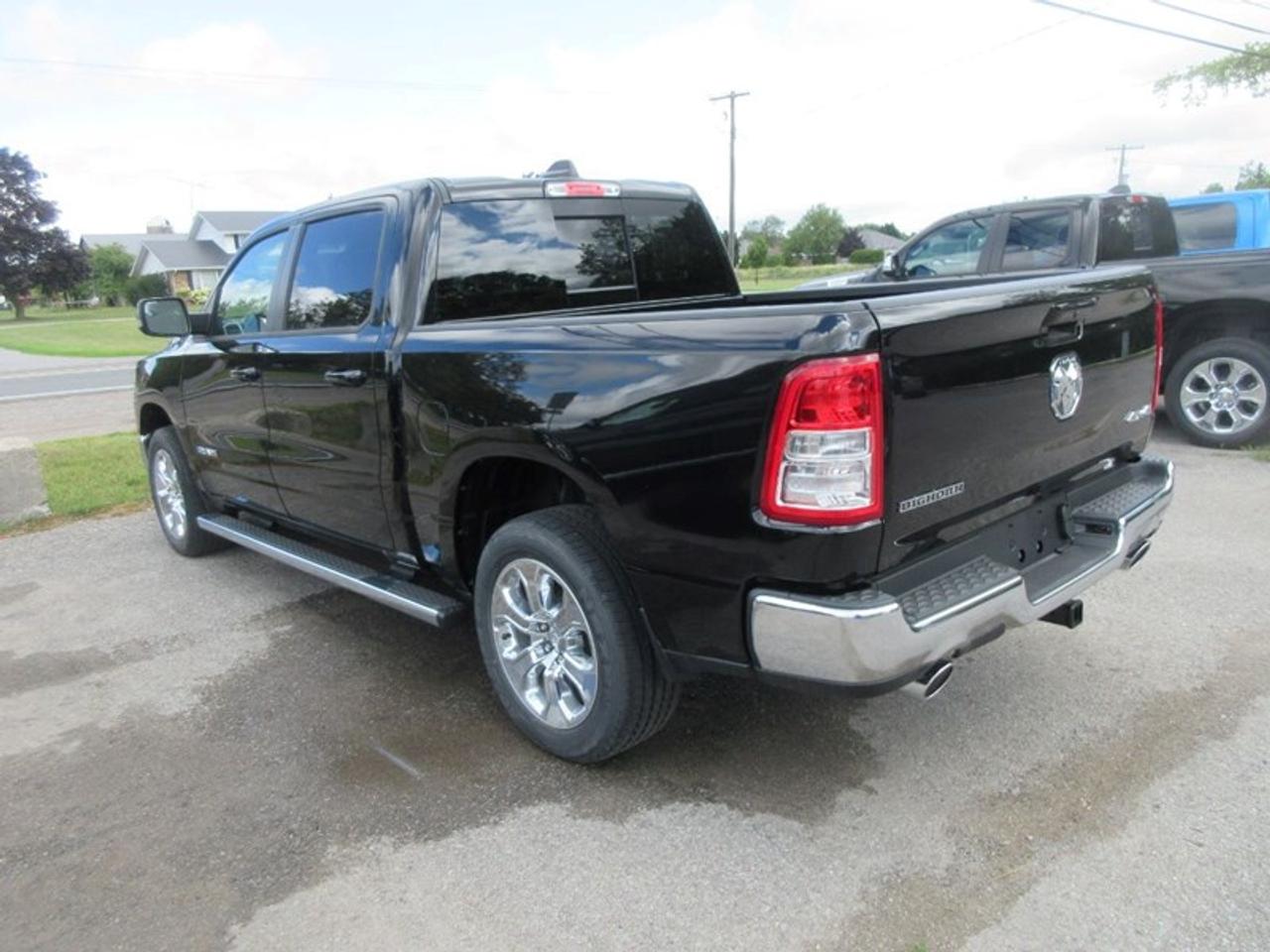 2022 RAM 1500 Crew Cab Big Horn 4X4 Photo1