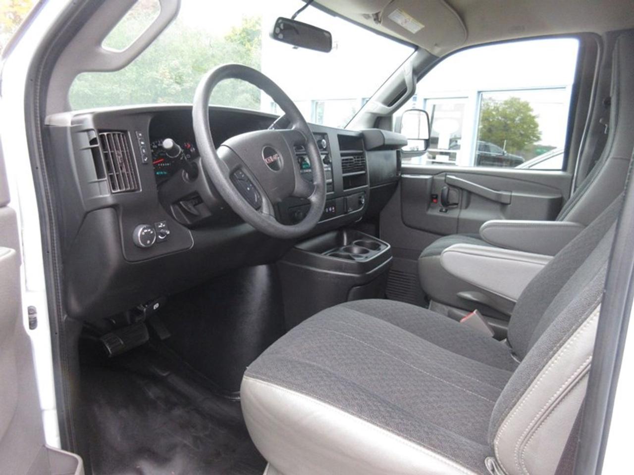 2020 GMC Savana G2500 Photo4