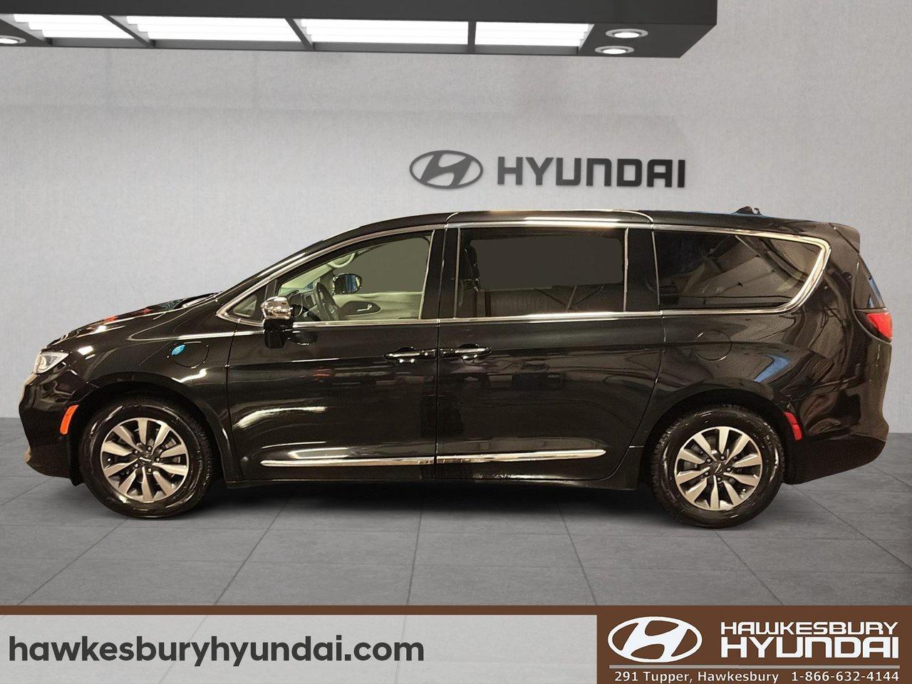 2022 Chrysler Pacifica Hybrid Limited Photo4