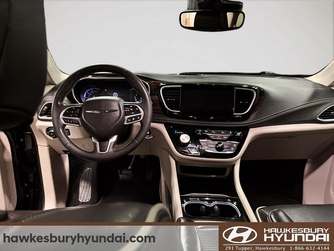 2022 Chrysler Pacifica Hybrid Limited Photo