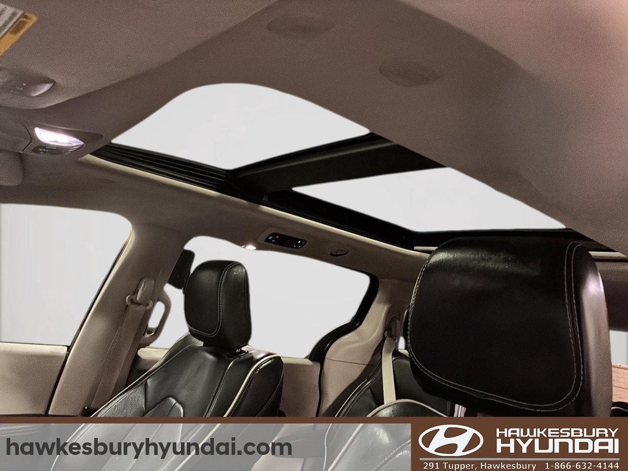 2022 Chrysler Pacifica Hybrid Limited Photo