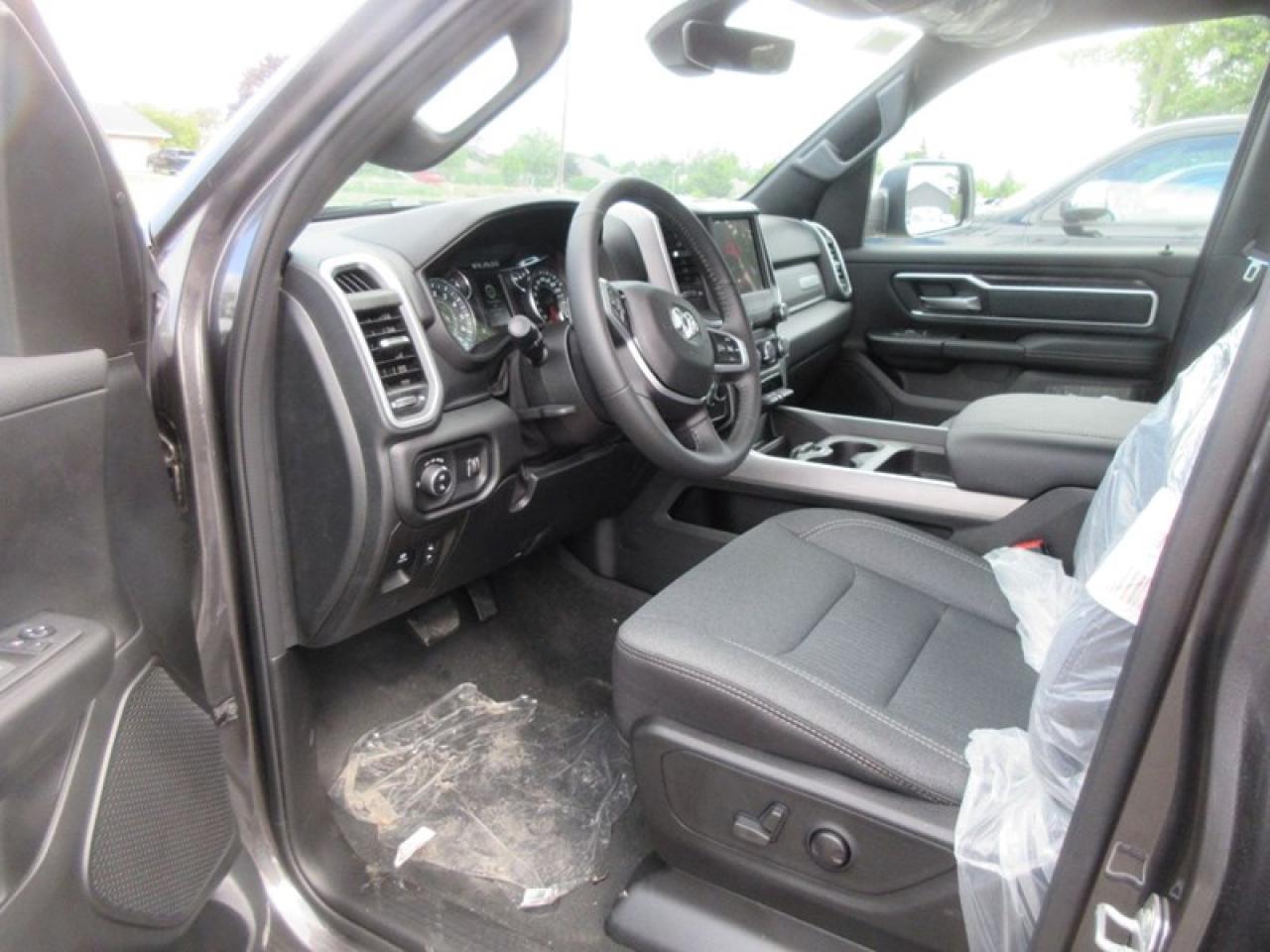 2022 RAM 1500 Crew Cab Big Horn 4X4 Photo4