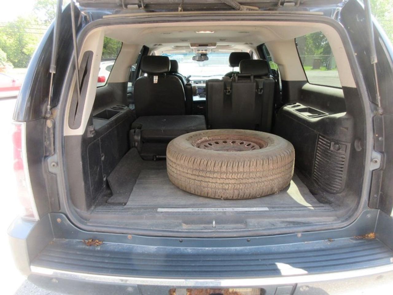 2007 GMC Yukon Denali XL Photo3