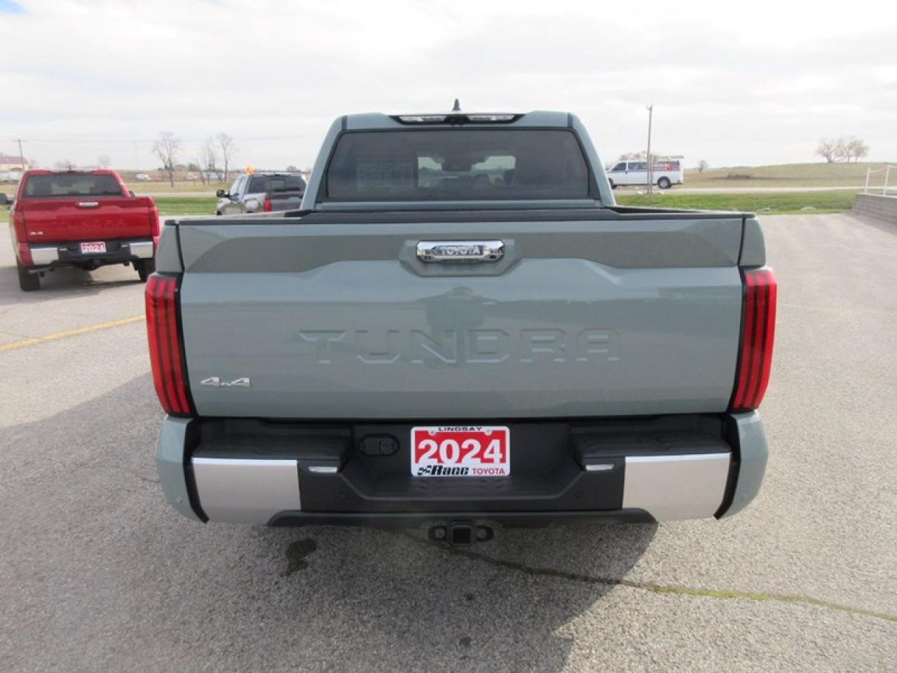 2024 Toyota Tundra Limited CREW MAX Photo3