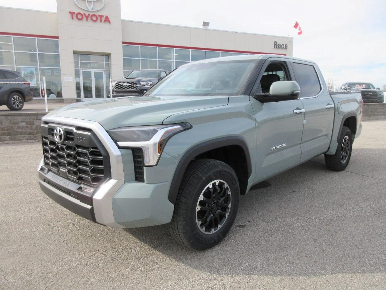2024 Toyota Tundra Limited CREW MAX Photo0