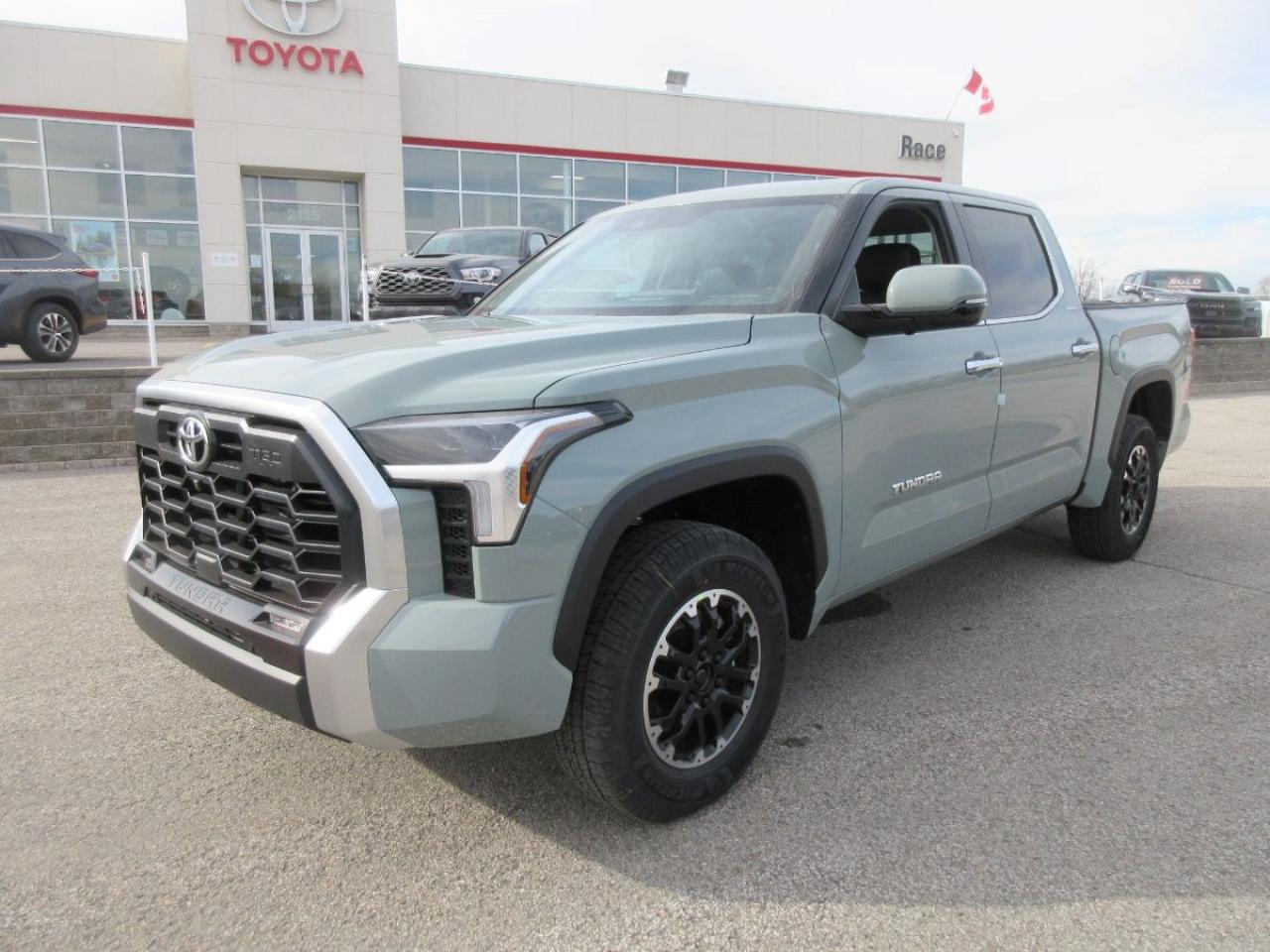 2024 Toyota Tundra Limited CREW MAX Photo