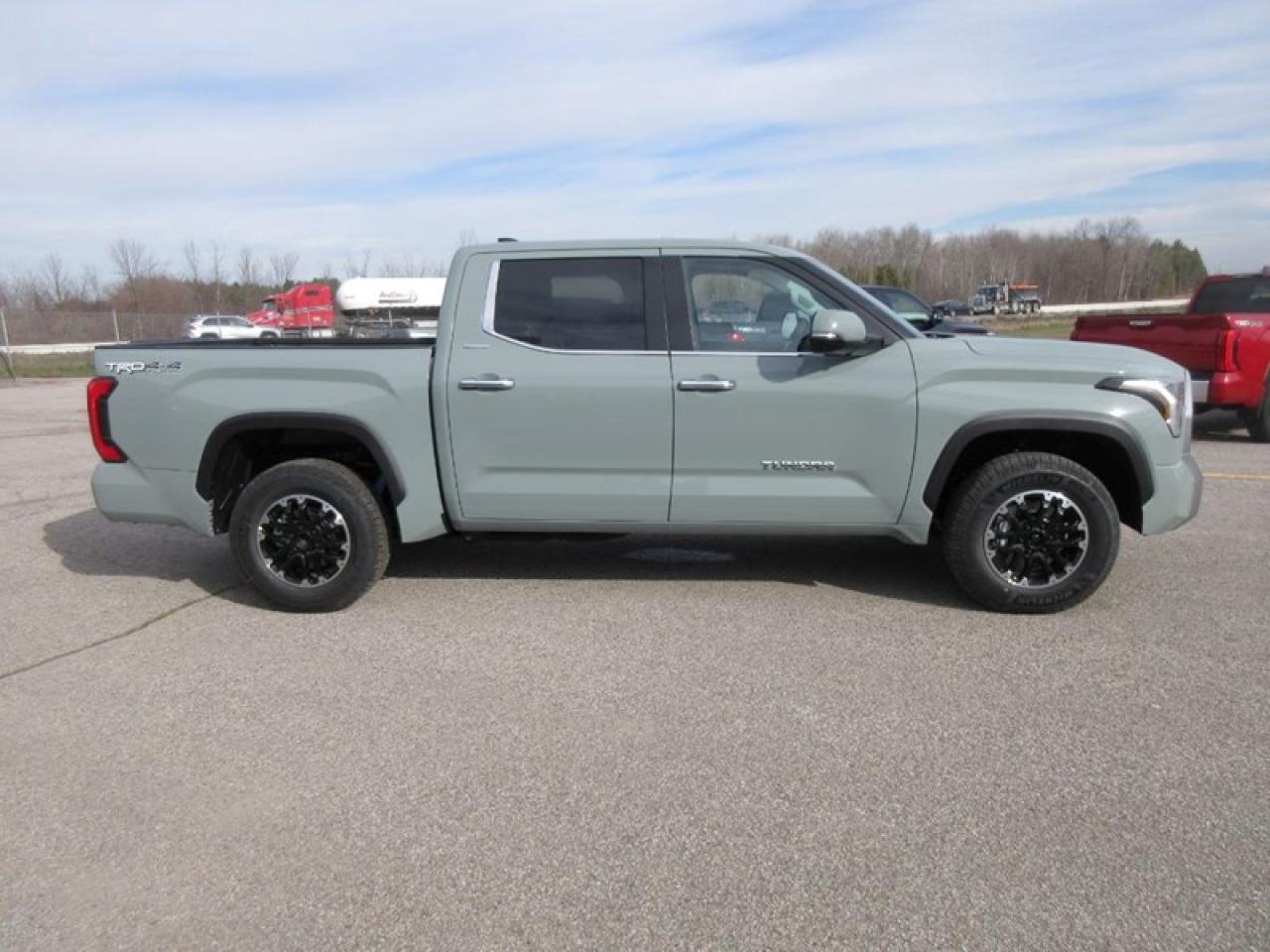 2024 Toyota Tundra Limited CREW MAX Photo