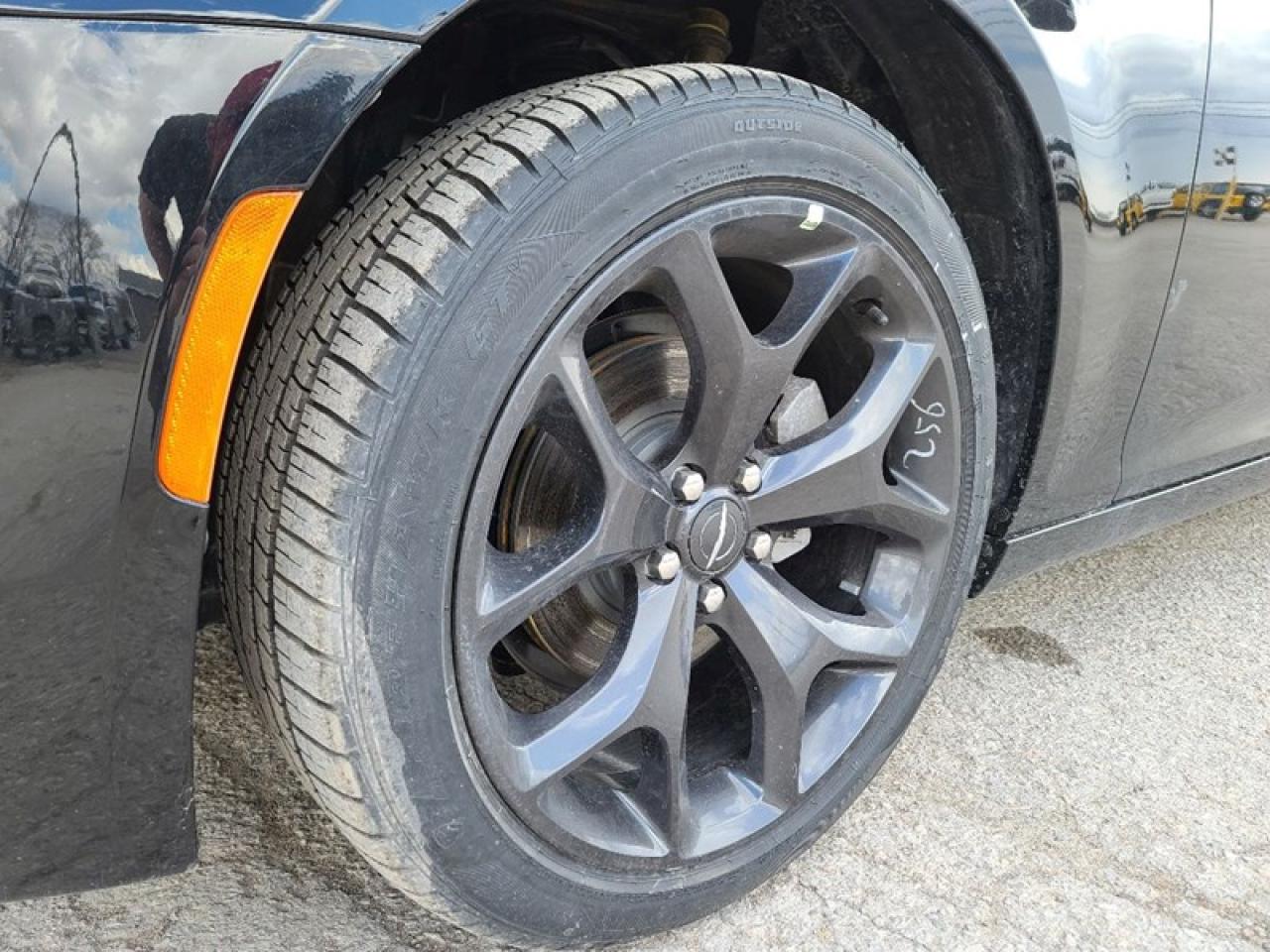 2021 Chrysler 300 S  Photo