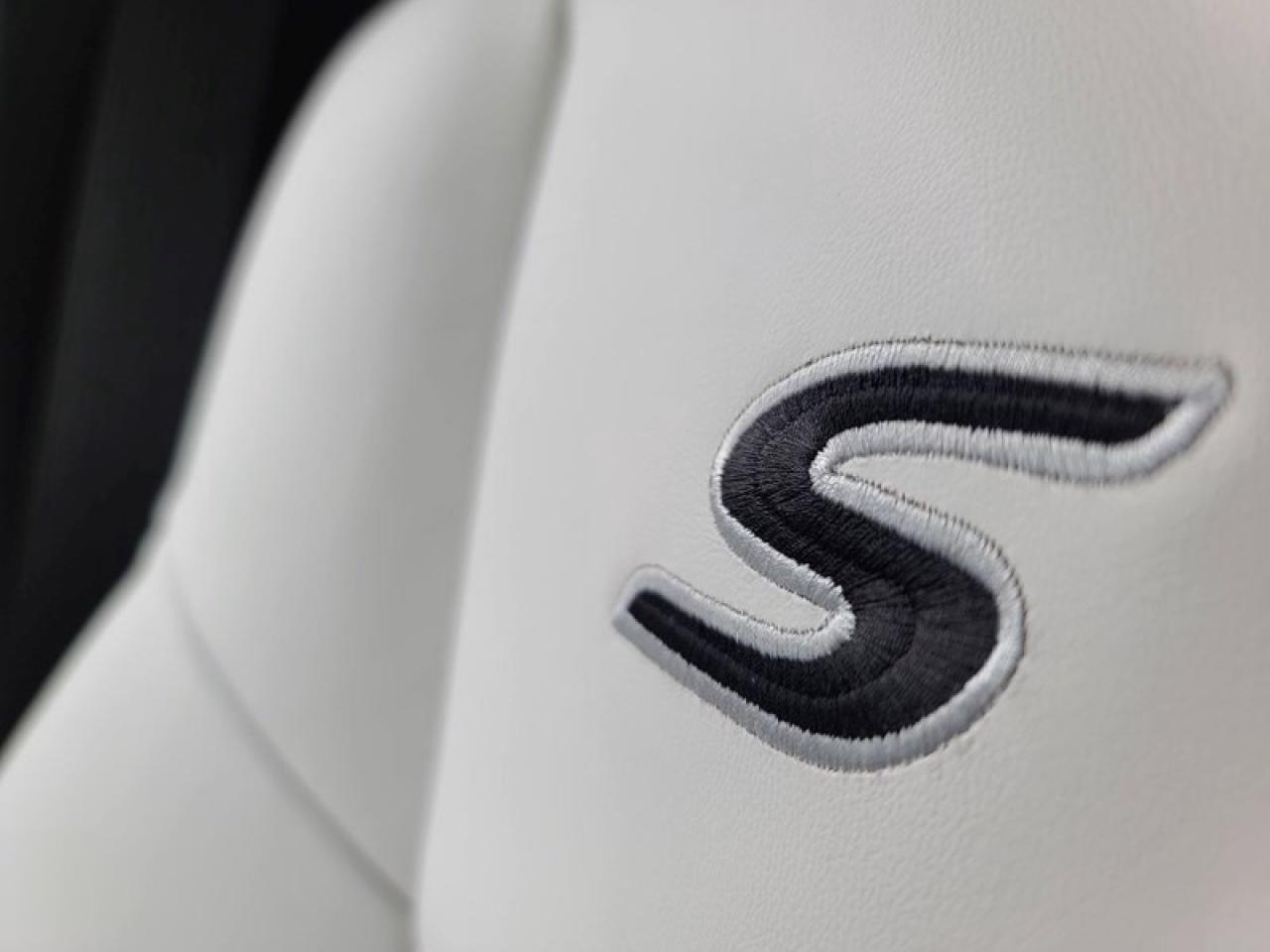 2021 Chrysler 300 S  Photo