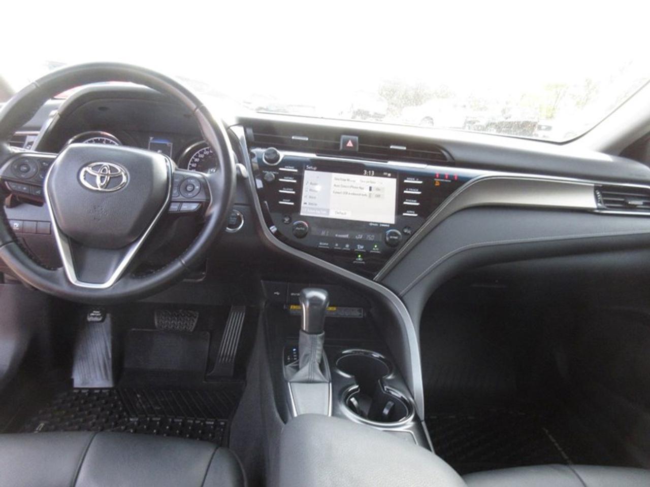 2020 Toyota Camry SE Photo