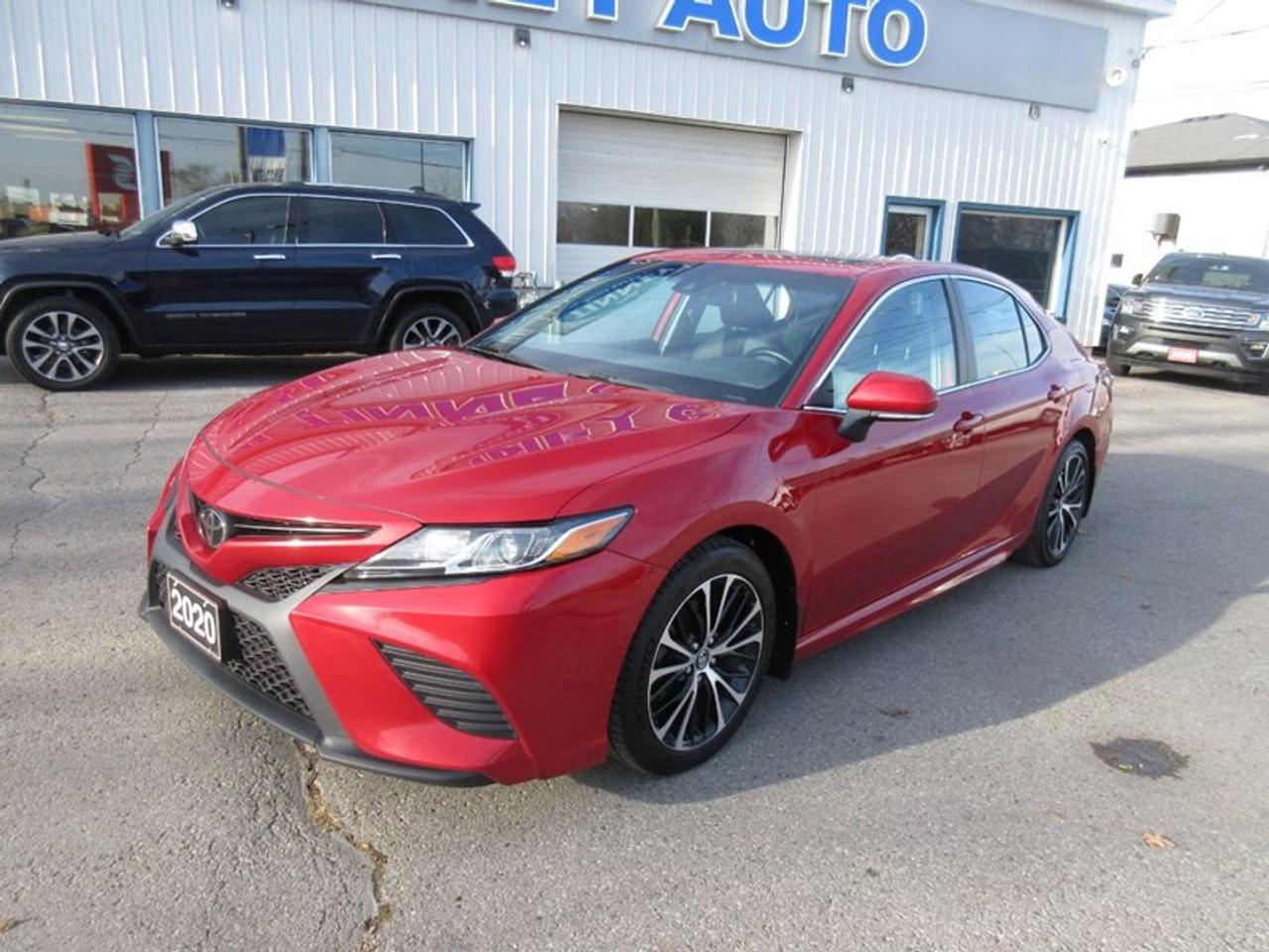 2020 Toyota Camry SE Photo