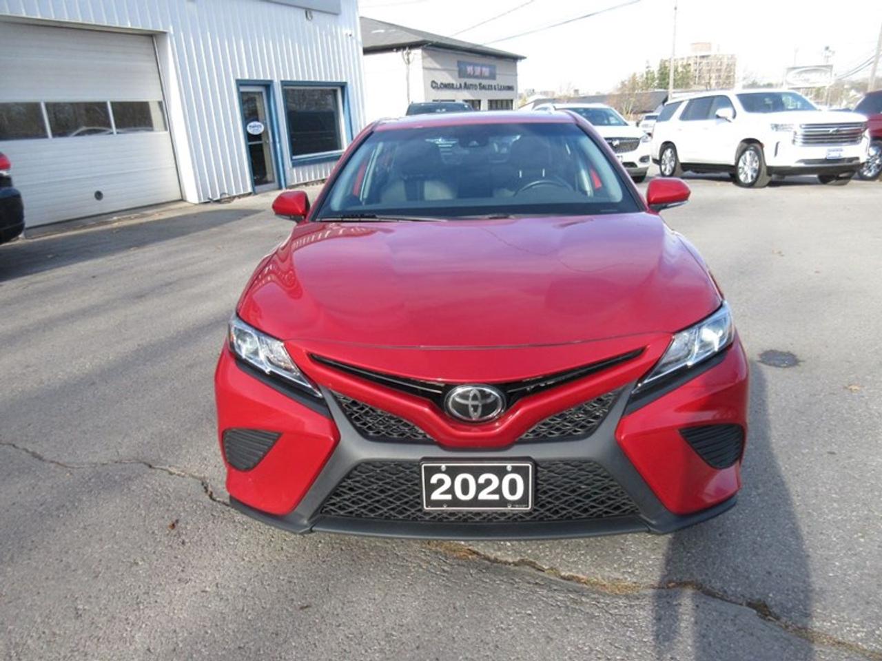 2020 Toyota Camry SE Photo