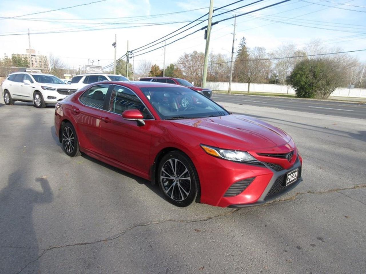 2020 Toyota Camry SE Photo