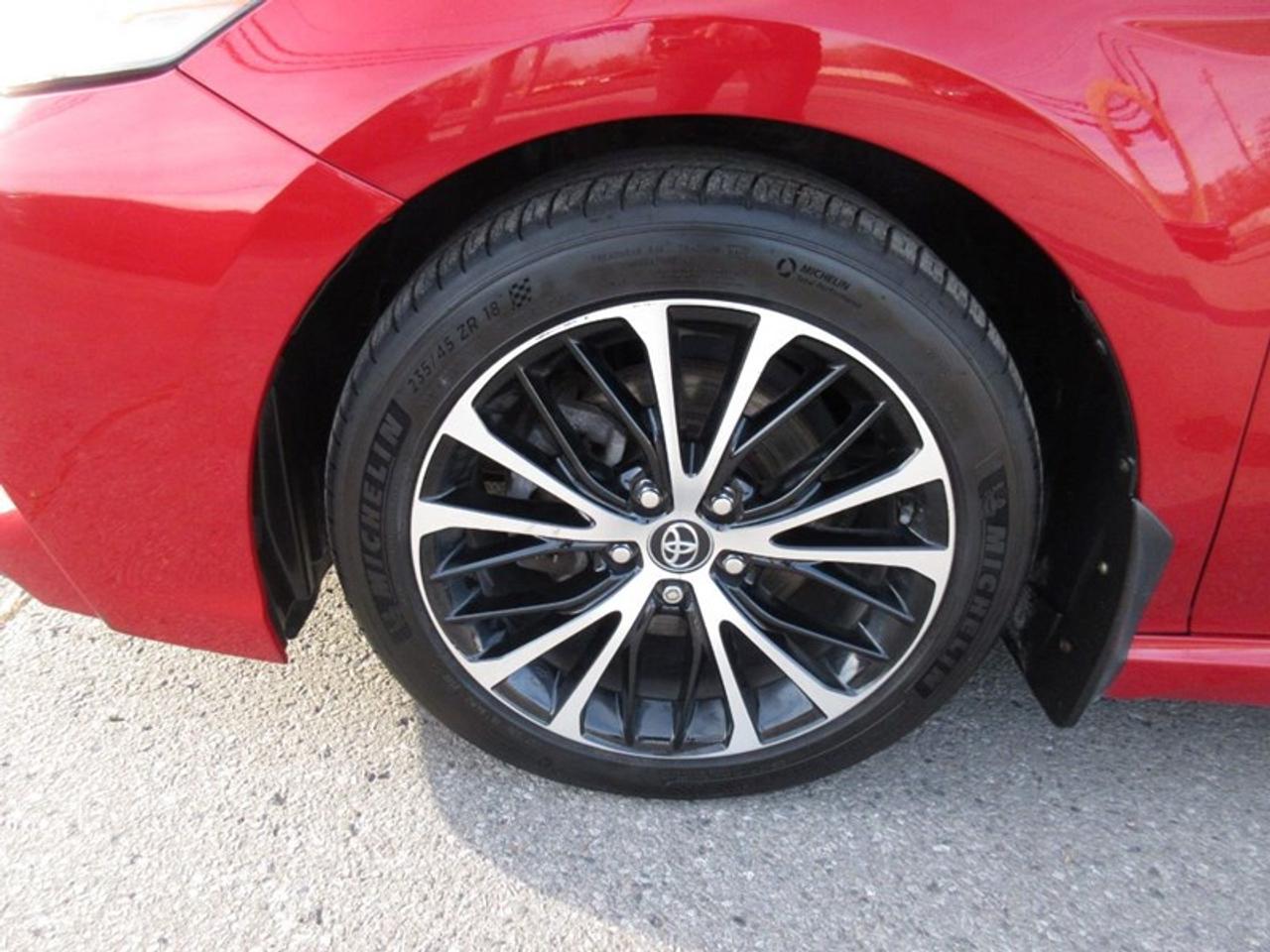 2020 Toyota Camry SE Photo