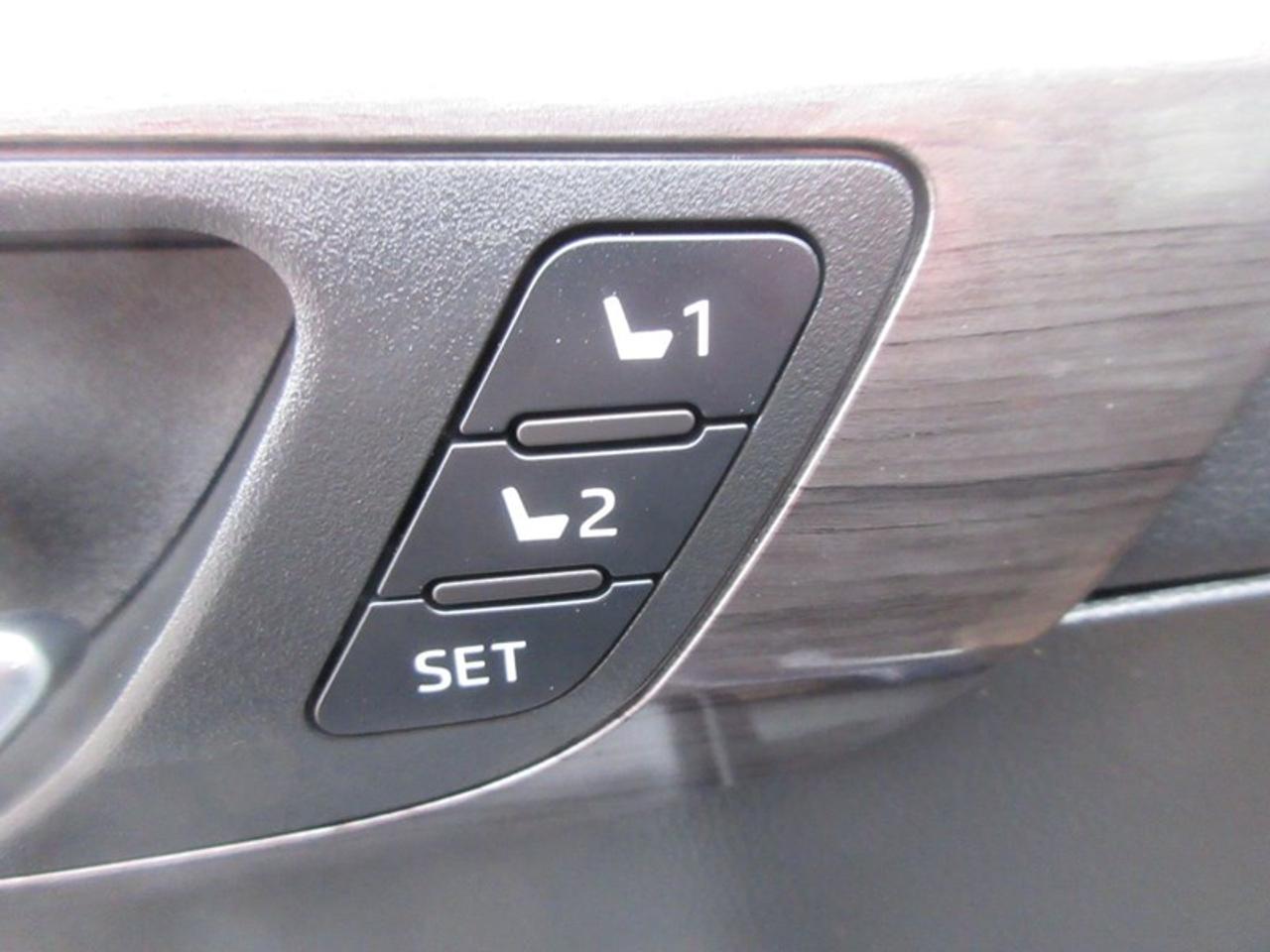 2022 Toyota Highlander Plantium  AWD Photo