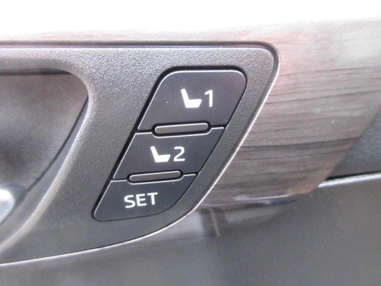 2022 Toyota Highlander Plantium  AWD Photo