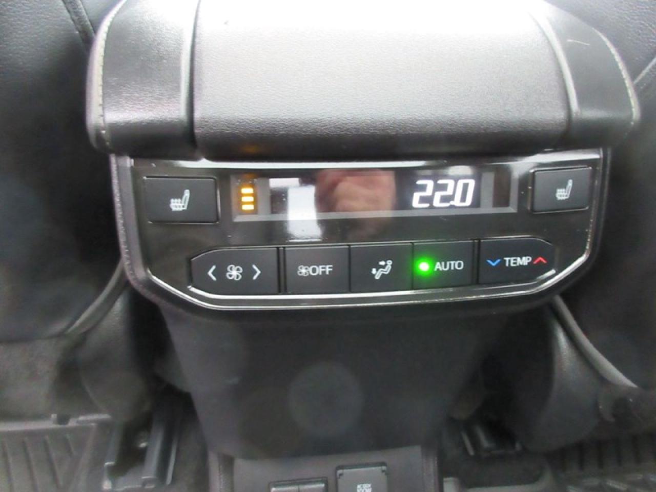 2022 Toyota Highlander Plantium  AWD Photo