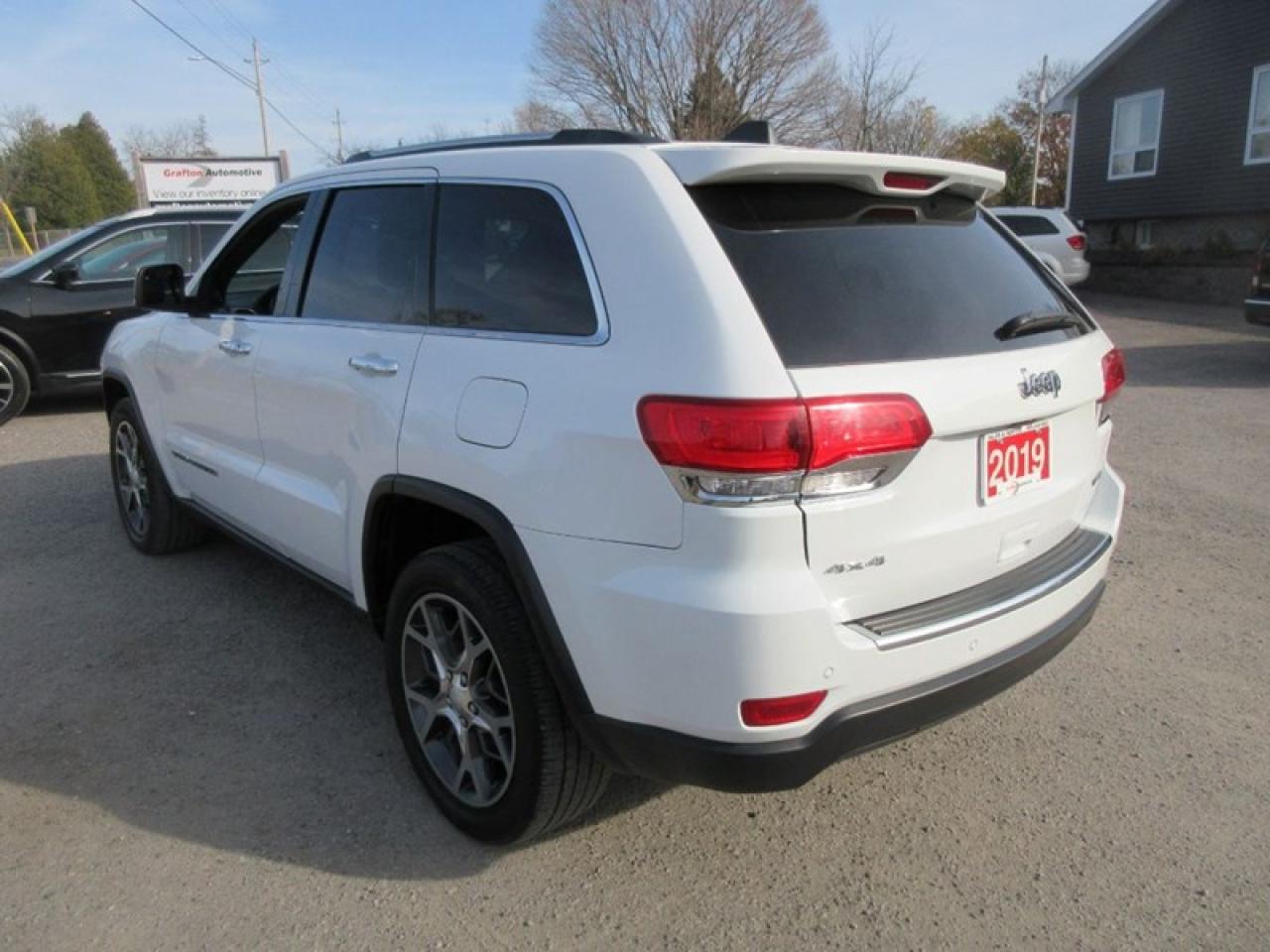 2019 Jeep Grand Cherokee LIMITED 4X4 Photo2